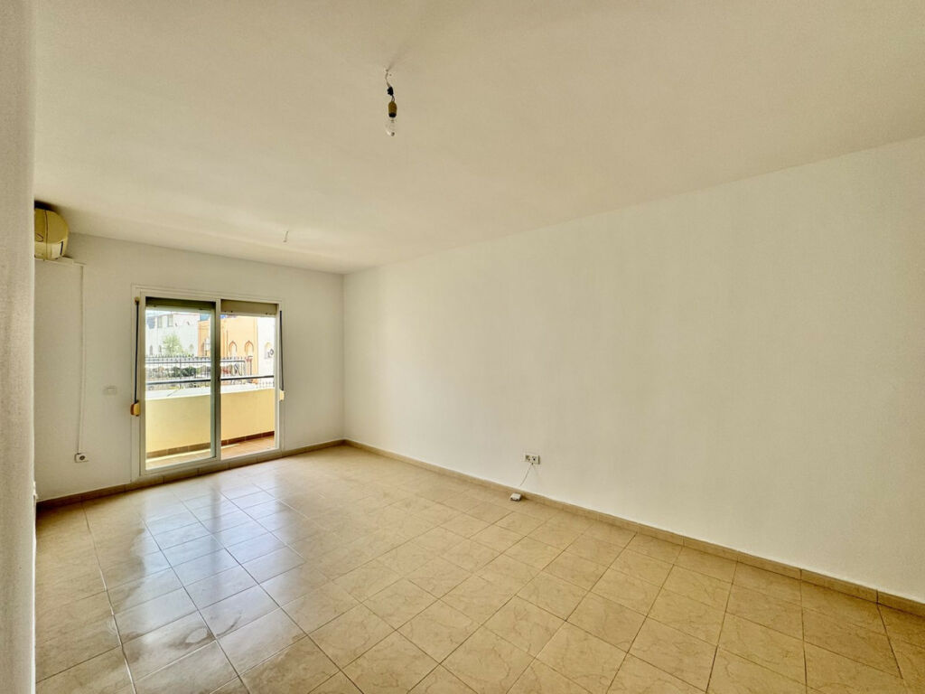Middle Floor Apartment Las Lagunas Málaga - image 14