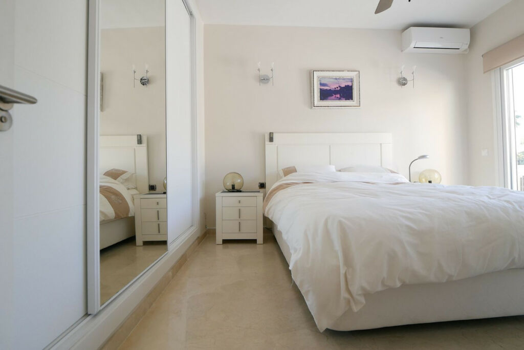 Middle Floor Apartment Puerto de Cabopino Málaga - image 14