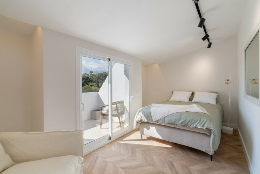 Townhouse Nagüeles Málaga - image 14