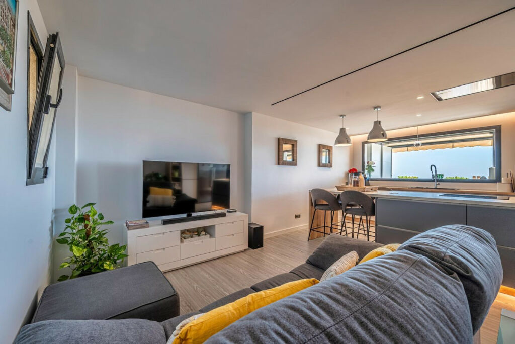 Middle Floor Apartment Benalmadena Pueblo Málaga - image 14