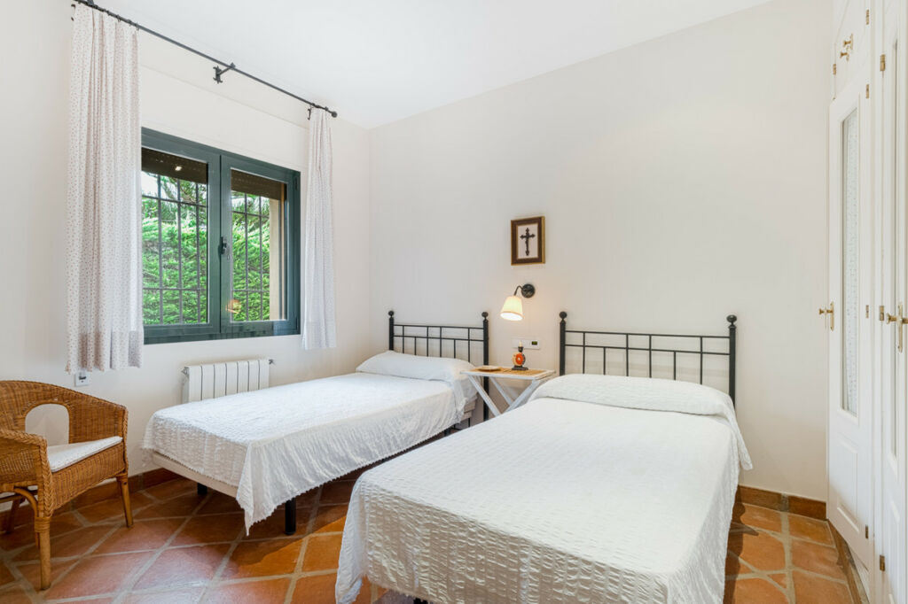 Detached Villa Sotogrande Cádiz - image 14