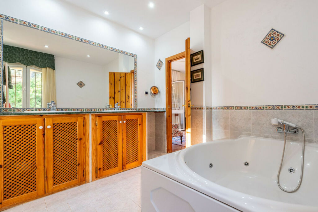 Detached Villa Alhaurín de la Torre Málaga - image 14