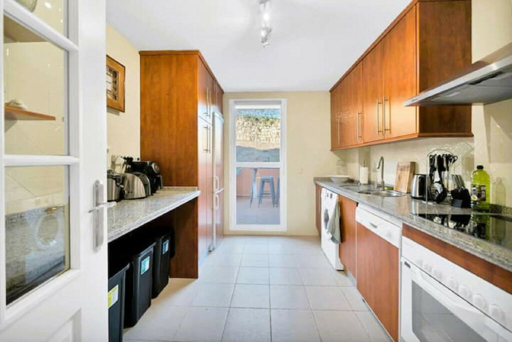 Middle Floor Apartment Elviria Málaga - image 14