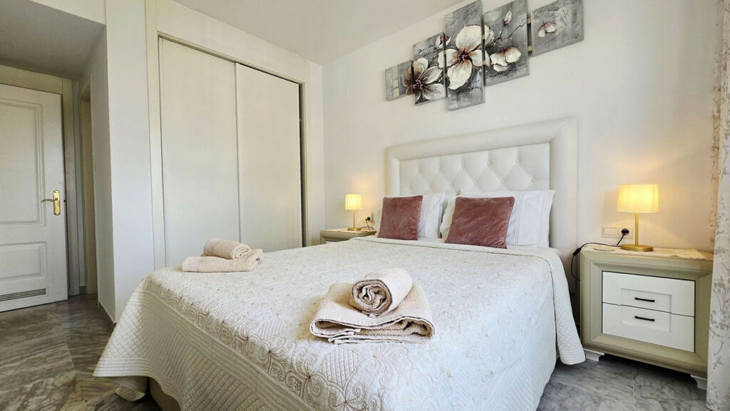 Middle Floor Apartment Nueva Andalucía Málaga - image 14