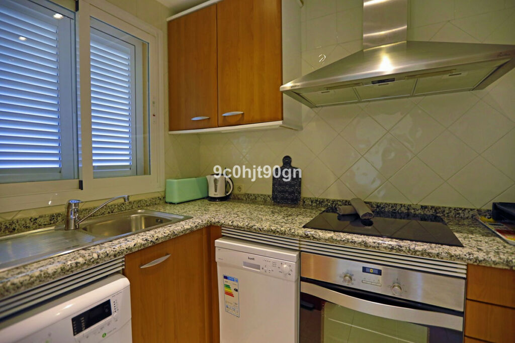 Middle Floor Apartment Elviria Málaga - image 14