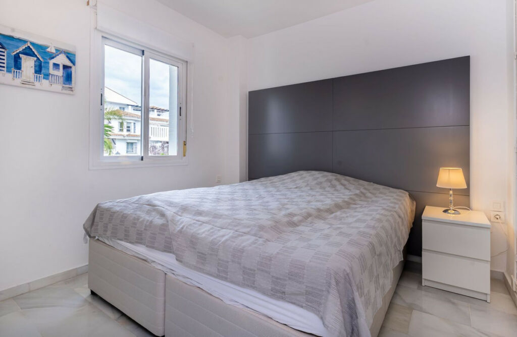 Middle Floor Apartment Nueva Andalucía Málaga - image 14