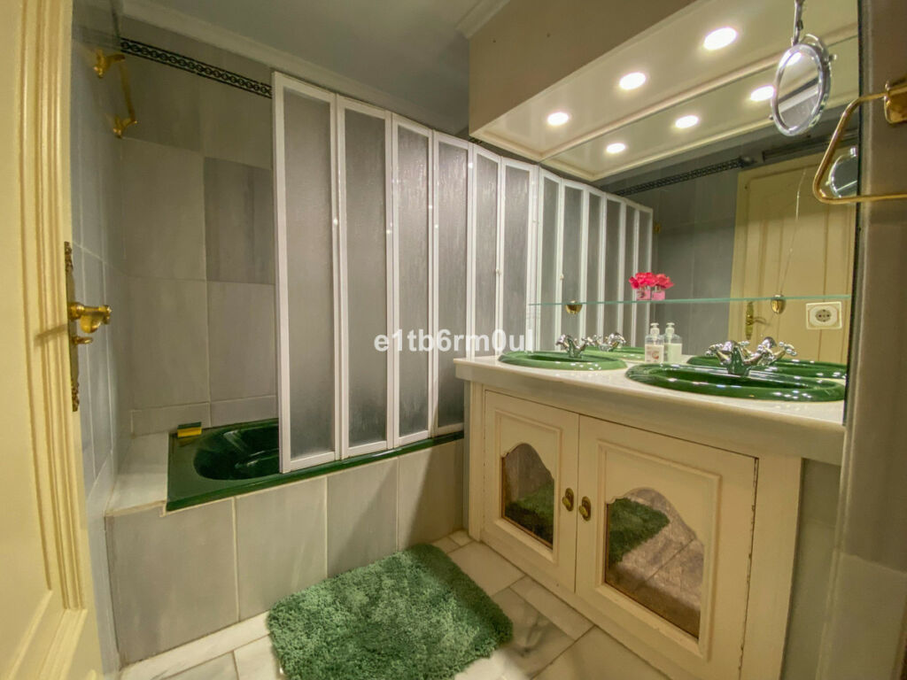 Middle Floor Apartment Marbella Málaga - image 14
