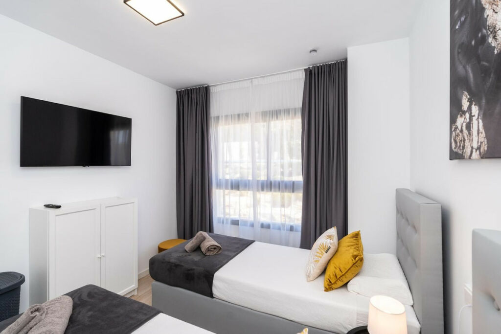 Middle Floor Apartment Estepona Málaga - image 14