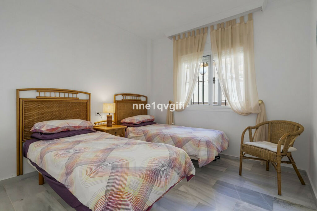 Middle Floor Apartment Calahonda Málaga - image 14