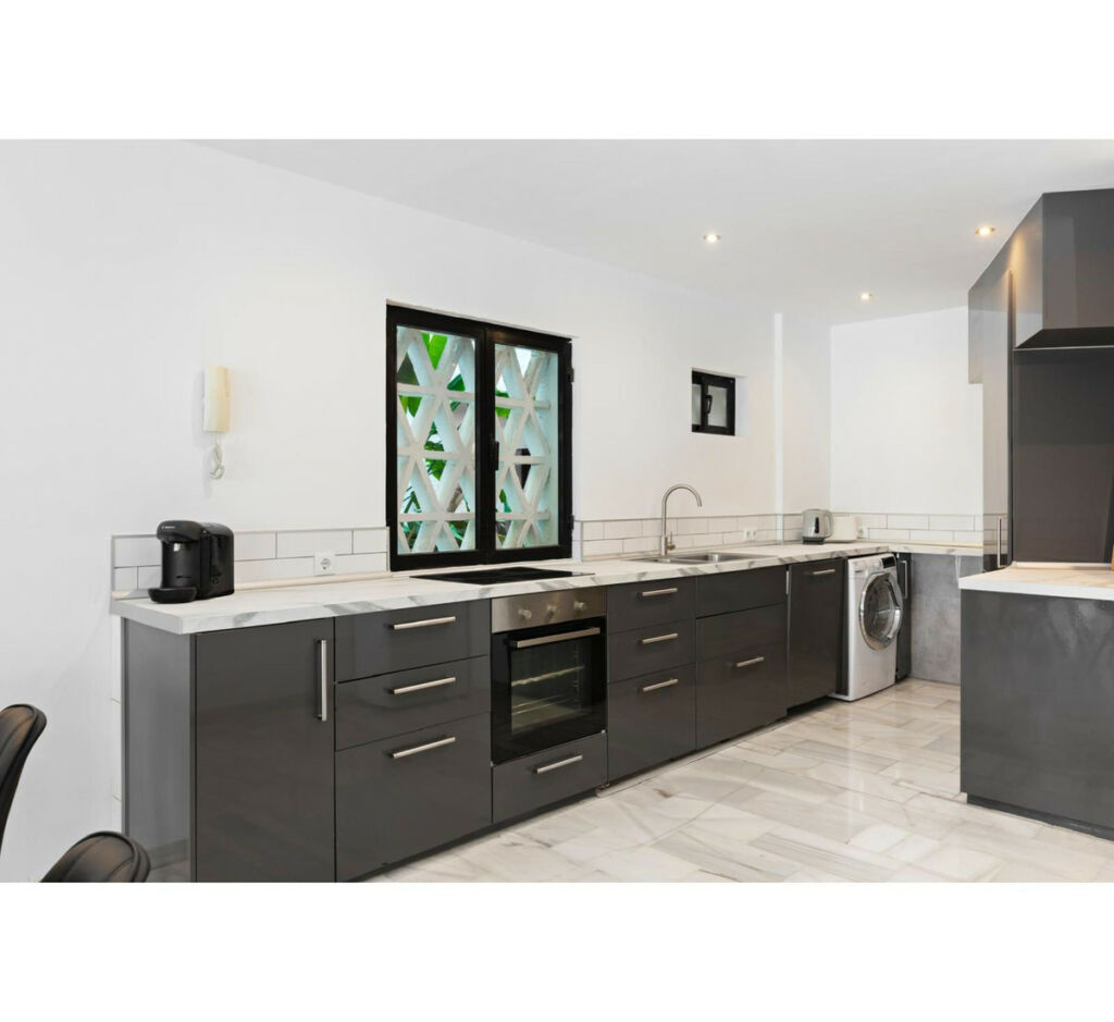 Middle Floor Apartment Puerto Banús Málaga - image 14