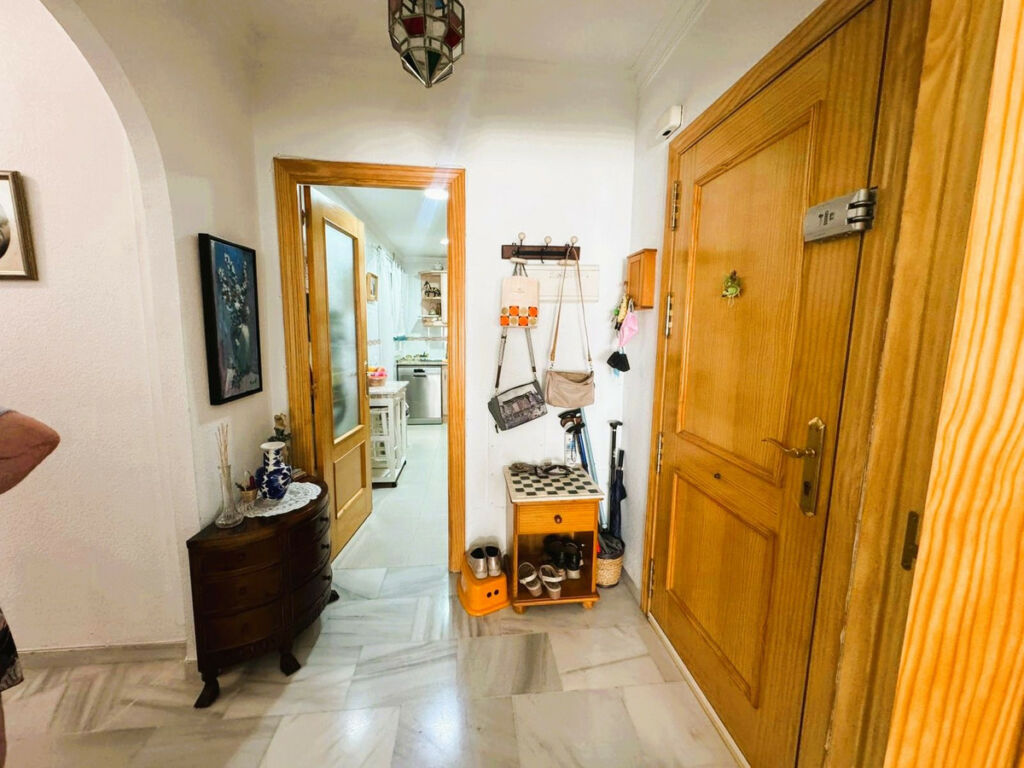 Middle Floor Apartment Las Lagunas Málaga - image 14