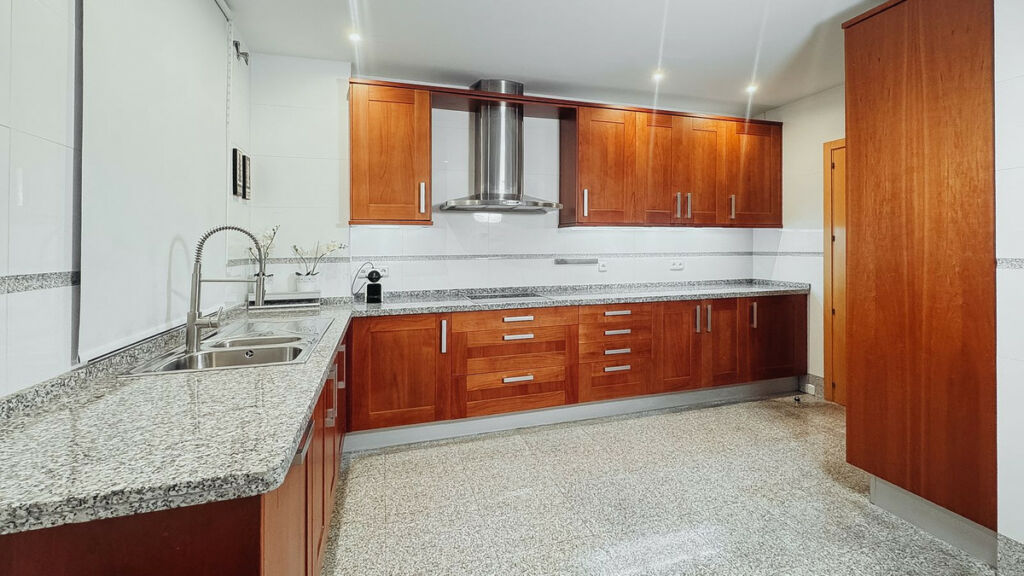 Middle Floor Apartment Estepona Málaga - image 14