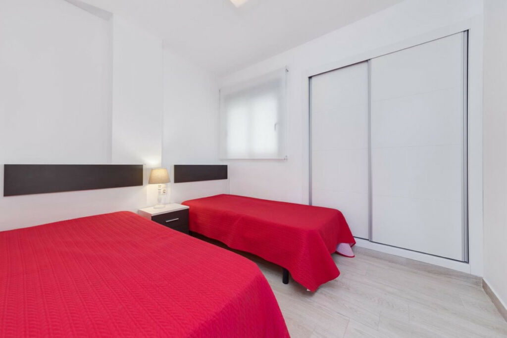 Middle Floor Apartment Torrevieja Alicante - image 14