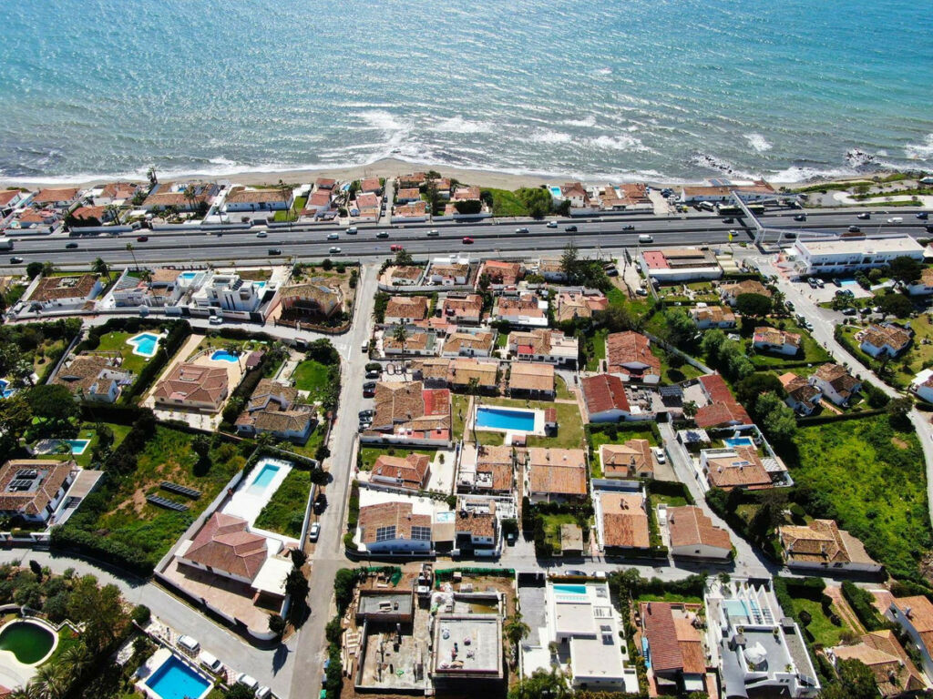 Detached Villa El Chaparral Málaga - image 14