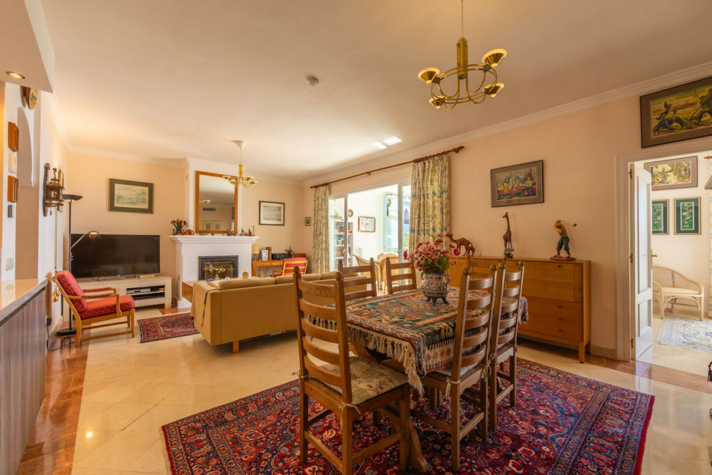 Middle Floor Apartment Casares Playa Málaga - image 14