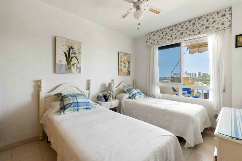 Middle Floor Apartment Campoamor Alicante - image 14