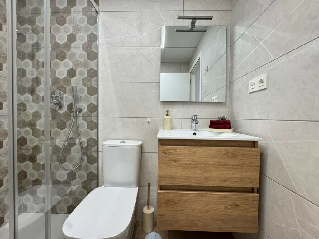 Middle Floor Apartment Torrevieja Alicante - image 14