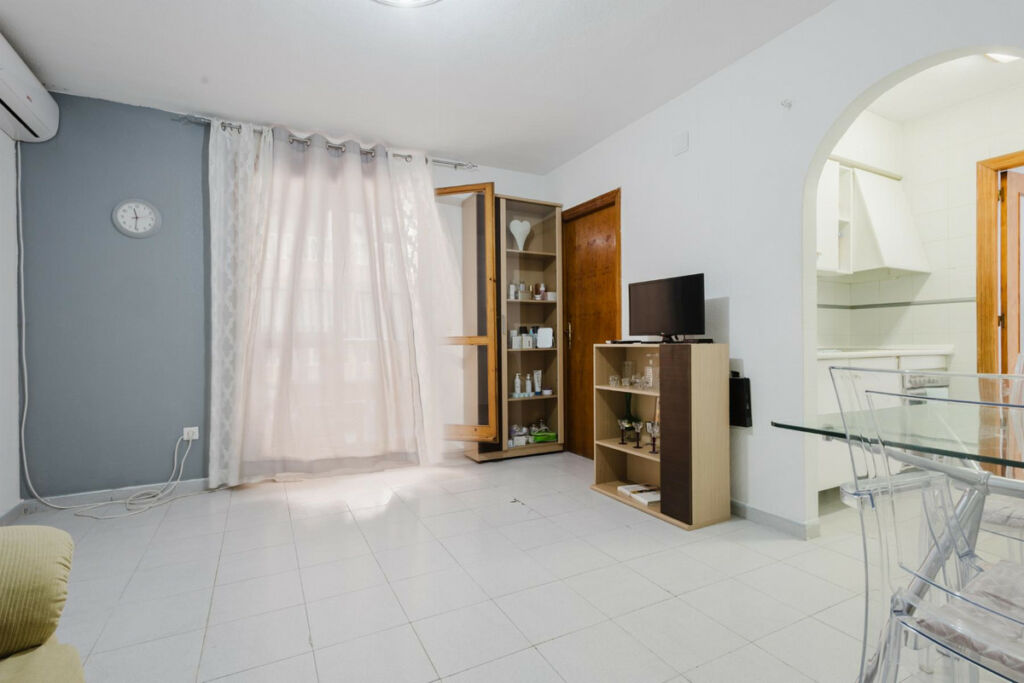 Middle Floor Apartment Torrevieja Alicante - image 14