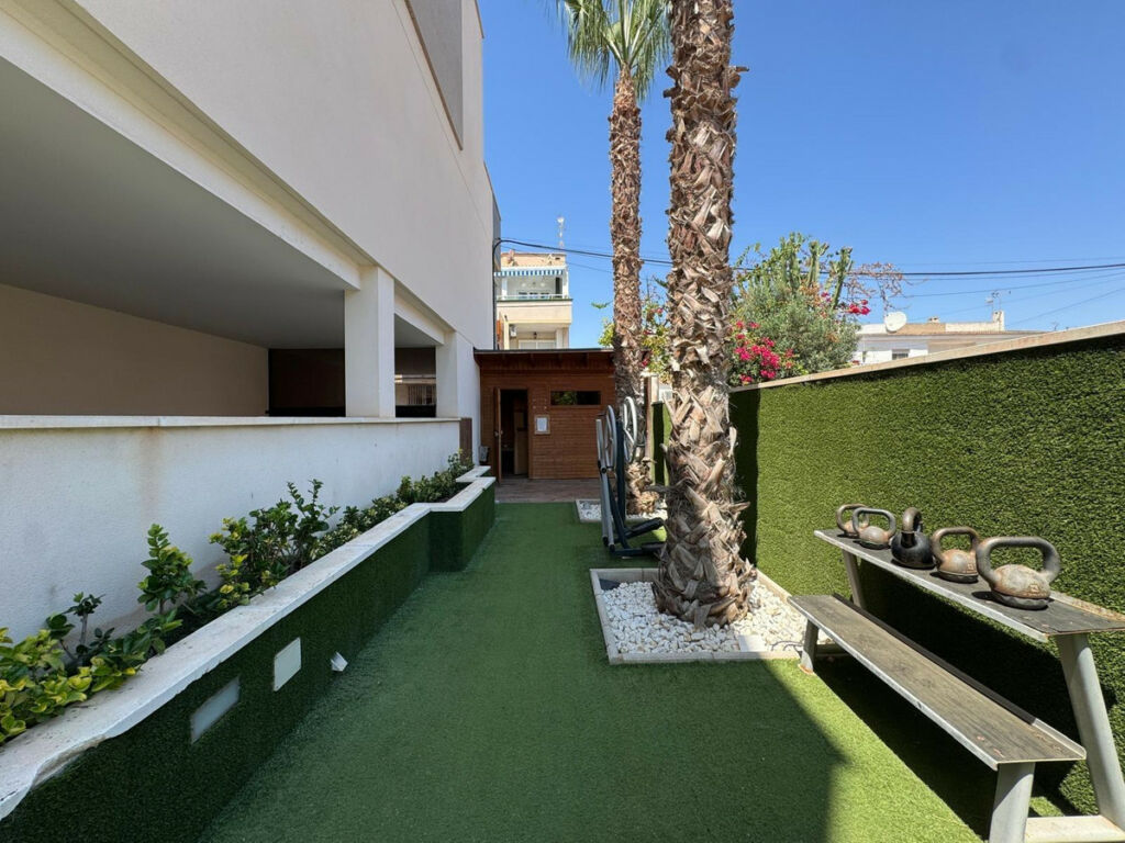 Middle Floor Apartment Torrevieja Alicante - image 14