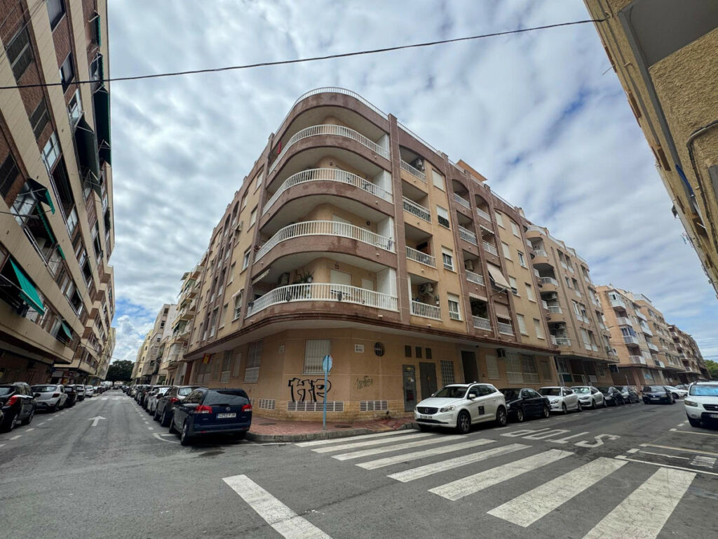 Middle Floor Apartment Torrevieja Alicante - image 14