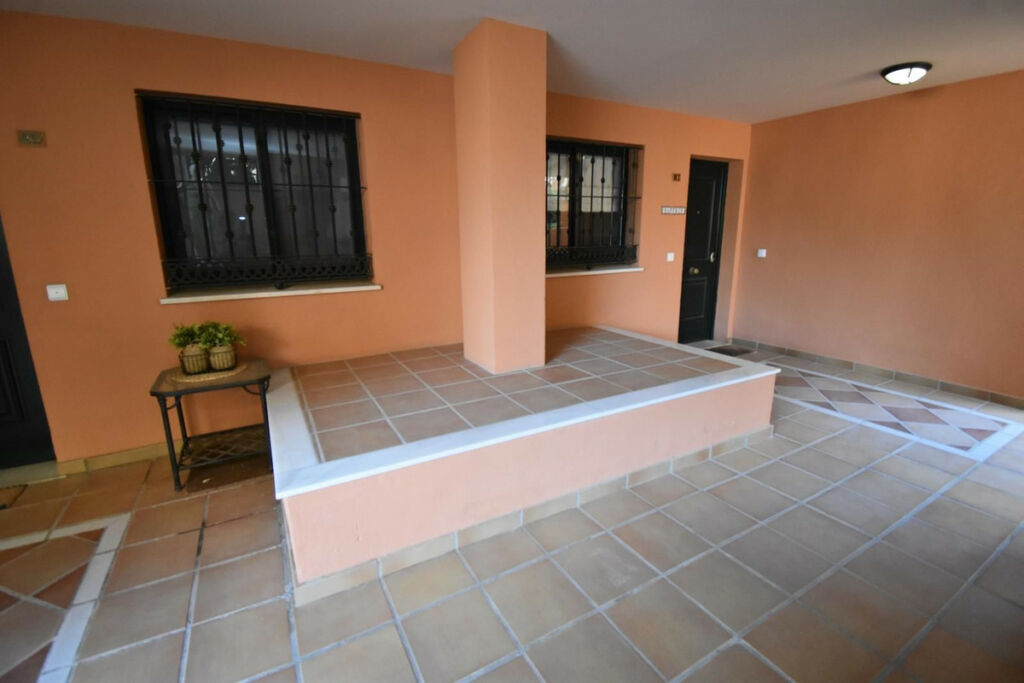 Middle Floor Apartment Elviria Málaga - image 13