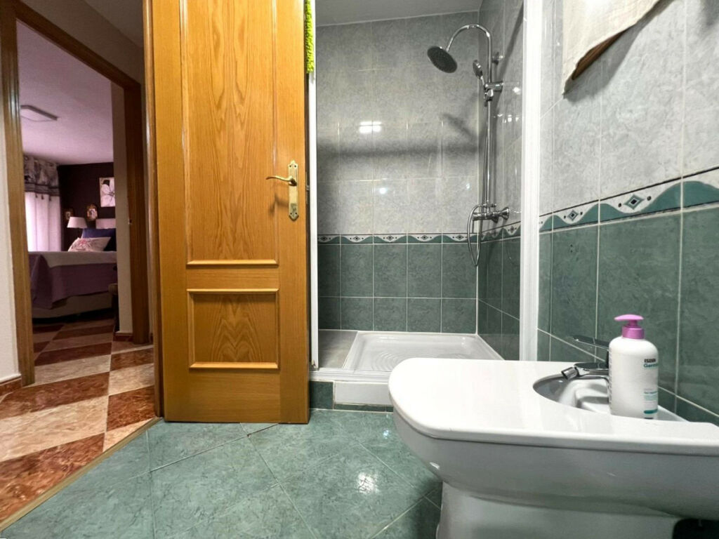 Middle Floor Apartment Torrevieja Alicante - image 14