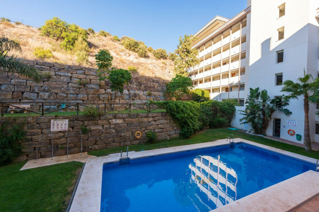 Middle Floor Apartment Los Pacos Málaga - image 14