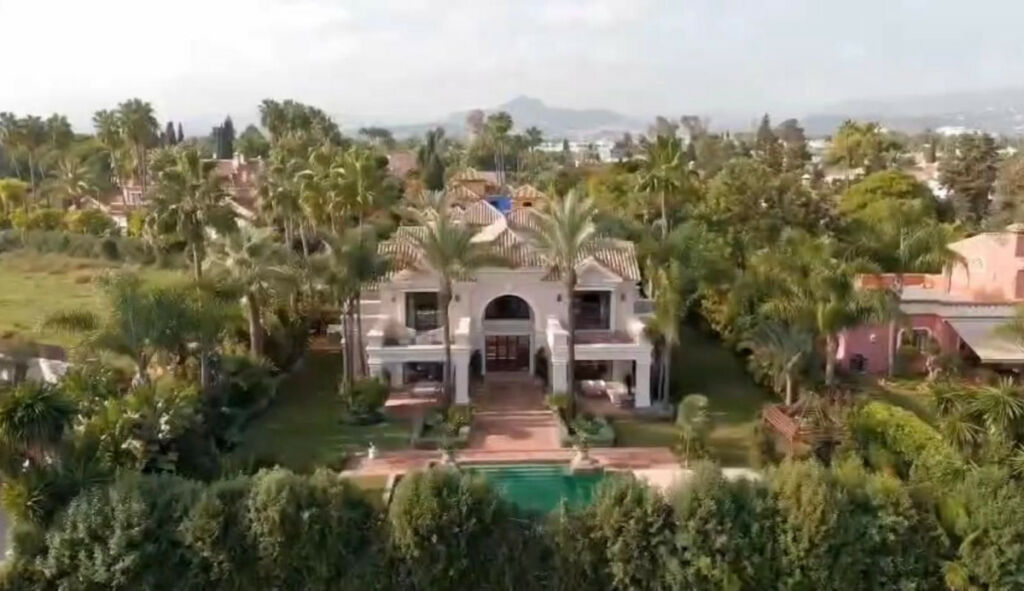 Detached Villa Guadalmina Baja Málaga - image 13