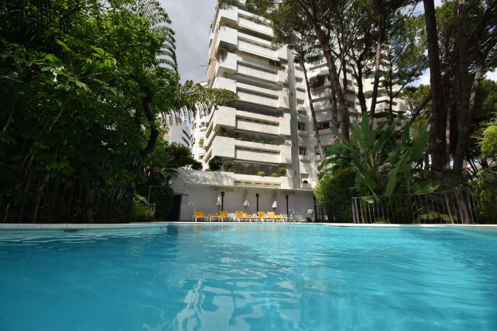 Middle Floor Apartment The Golden Mile Málaga - image 14