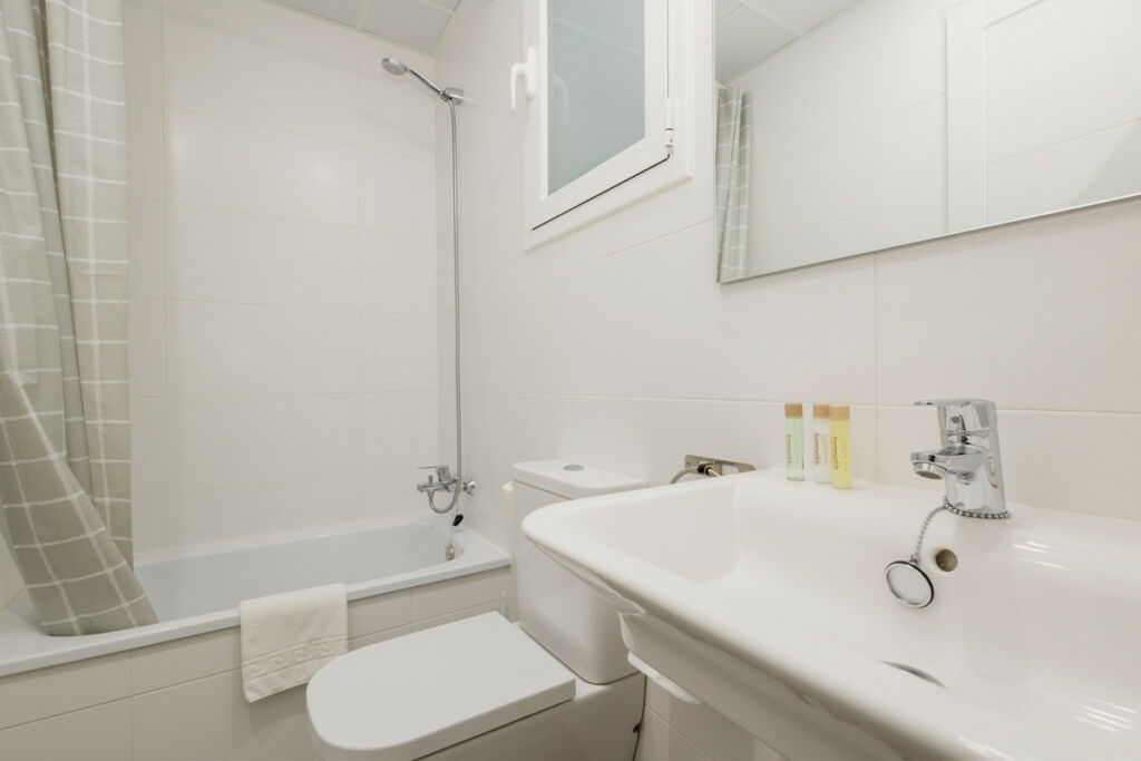 Middle Floor Apartment La Campana Málaga - image 14