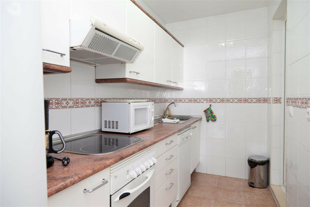 Middle Floor Apartment Estepona Málaga - image 14