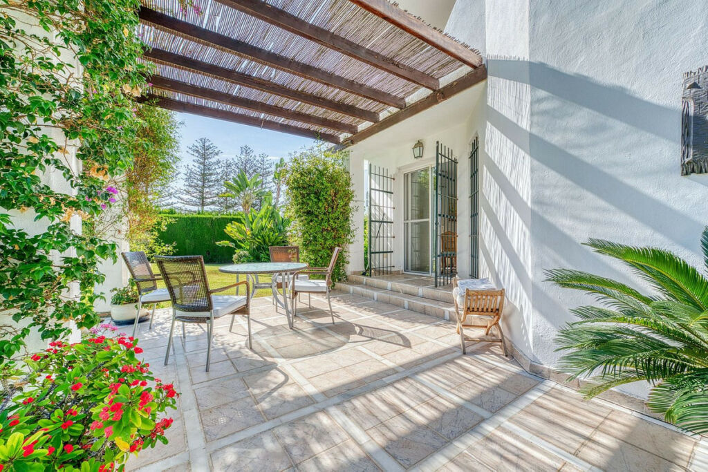 Detached Villa Nueva Andalucía Málaga - image 14