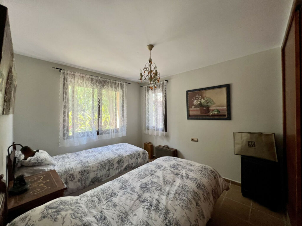 Detached Villa Estepona Málaga - image 14