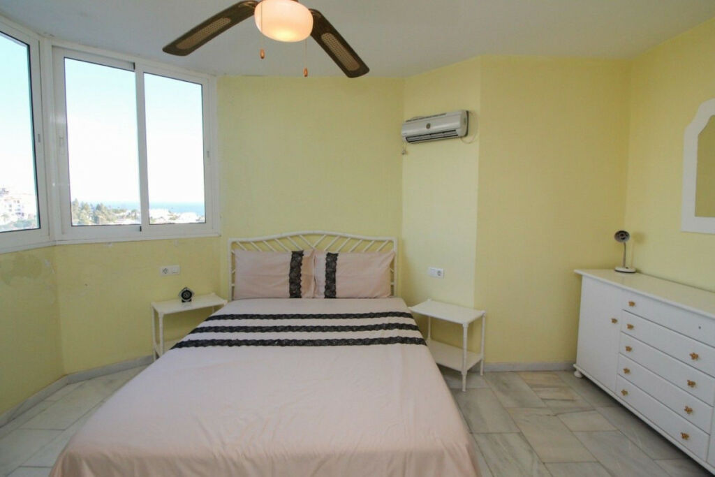 Middle Floor Apartment Calahonda Málaga - image 15