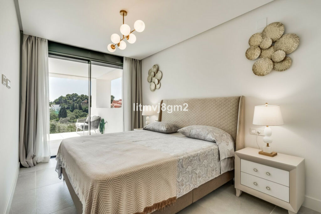 Middle Floor Apartment Cabopino Málaga - image 15