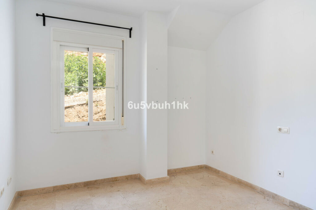Middle Floor Apartment Istán Málaga - image 15