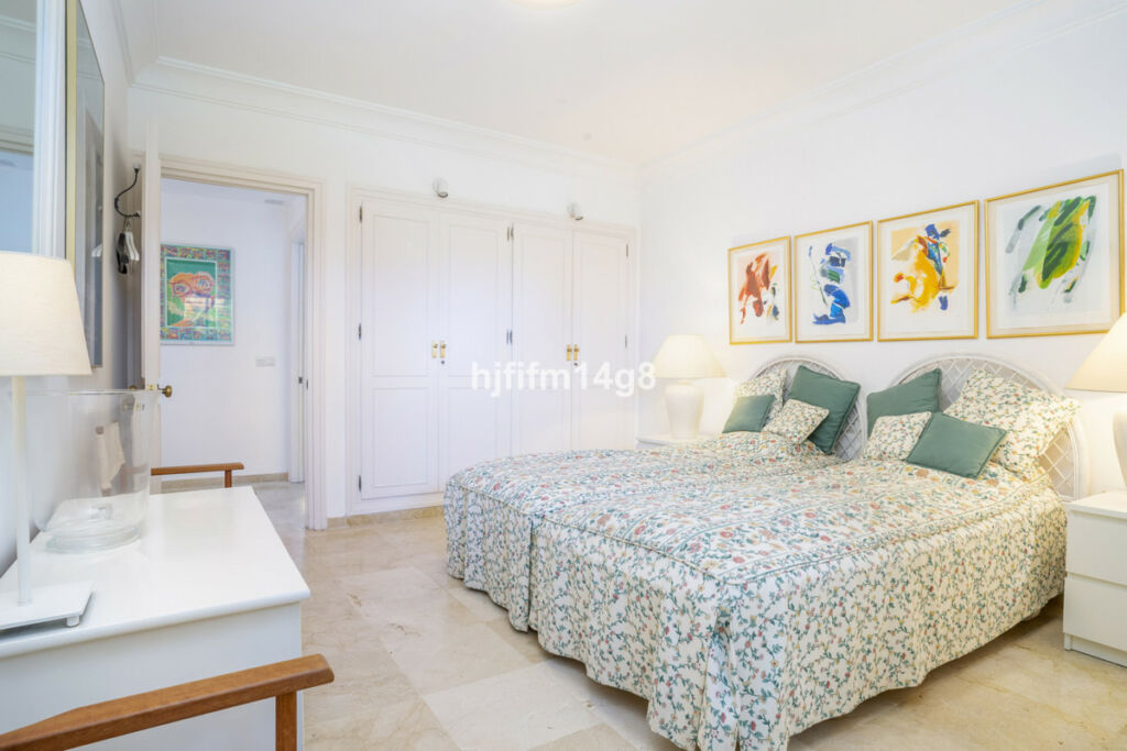 Middle Floor Apartment Guadalmina Alta Málaga - image 15