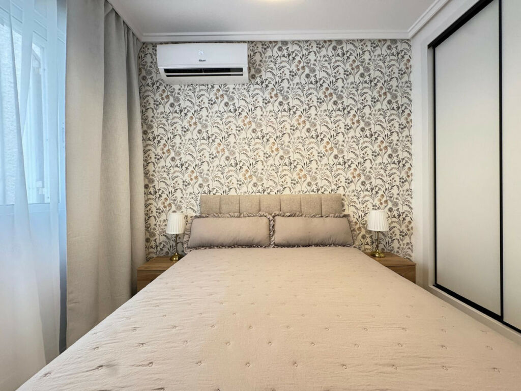 Middle Floor Apartment Torrevieja Alicante - image 15