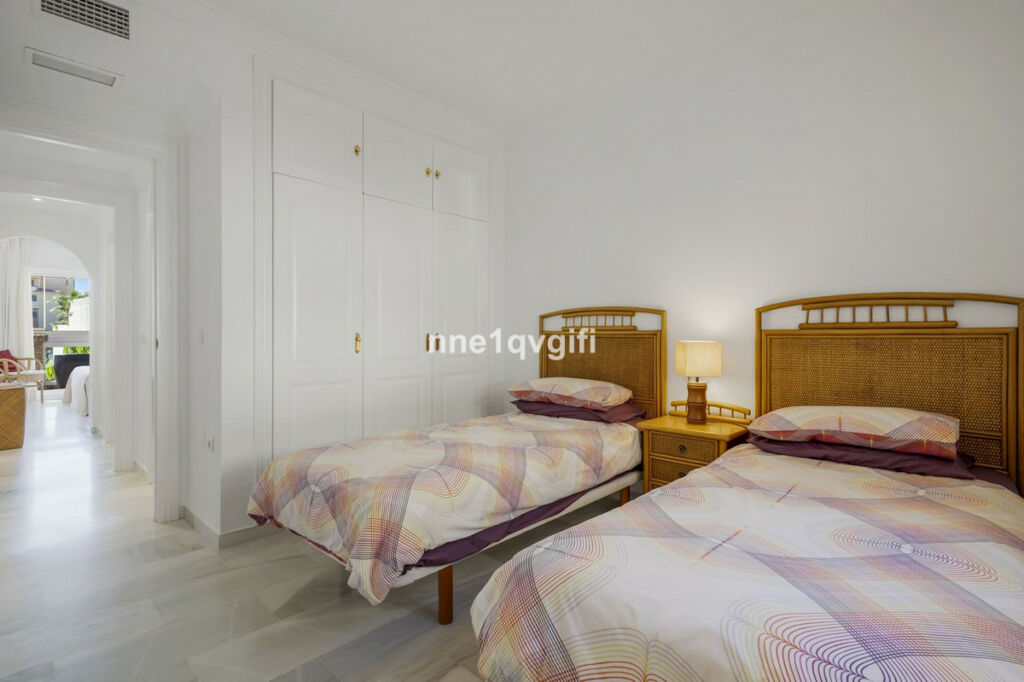 Middle Floor Apartment Calahonda Málaga - image 15