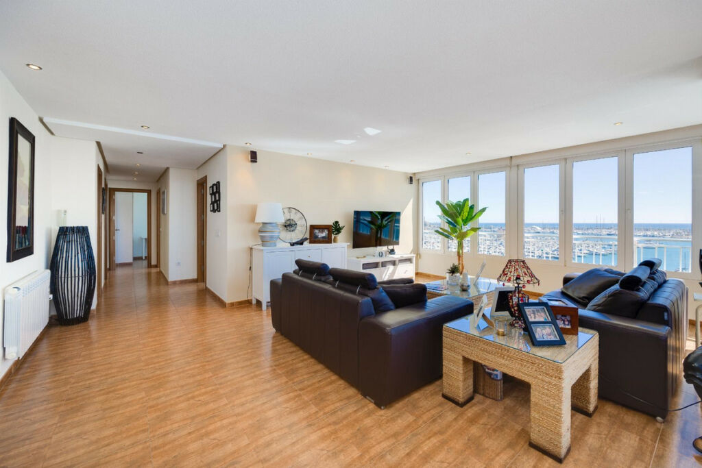 Middle Floor Apartment Torrevieja Alicante - image 15