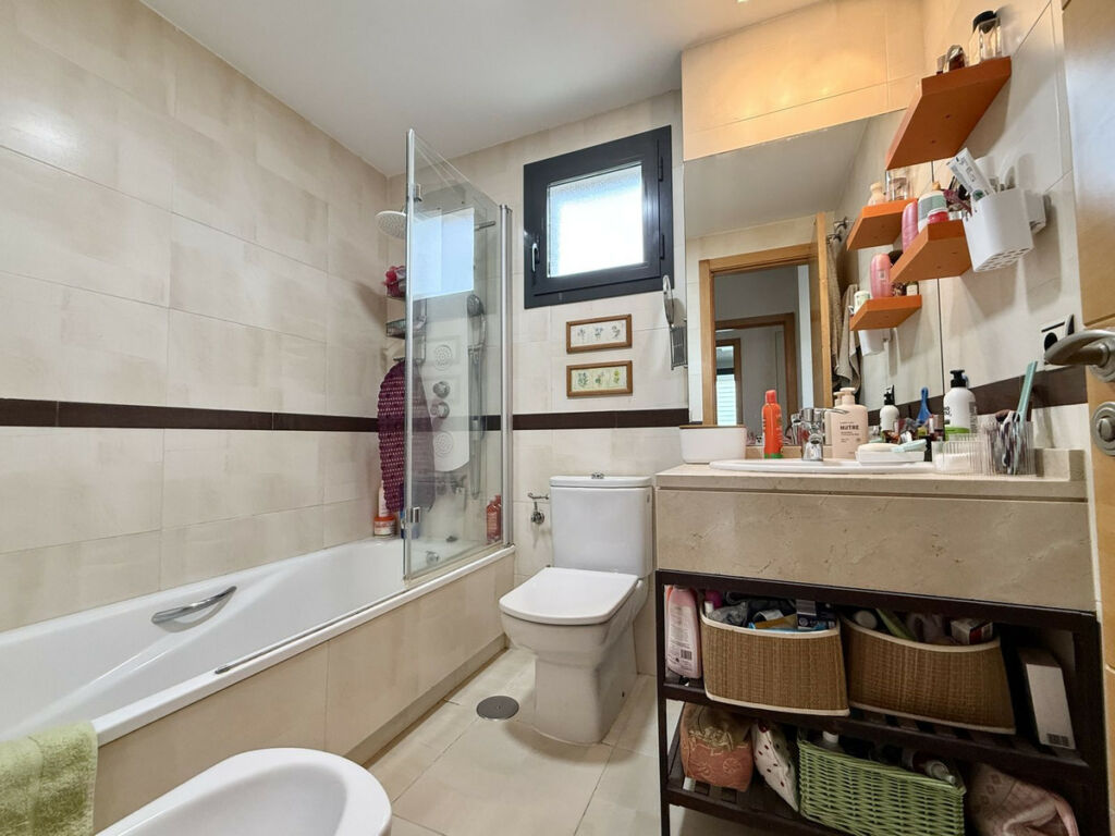 Middle Floor Apartment La Cala Málaga - image 15