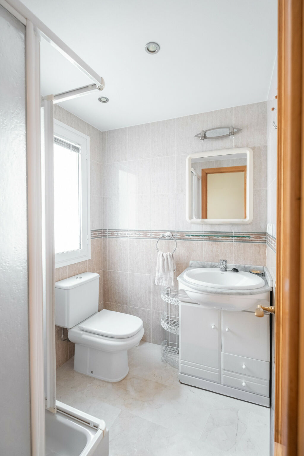 Middle Floor Apartment The Golden Mile Málaga - image 15
