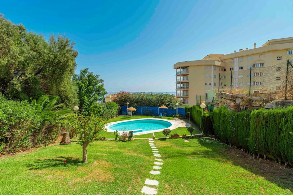 Middle Floor Apartment Fuengirola Málaga - image 15