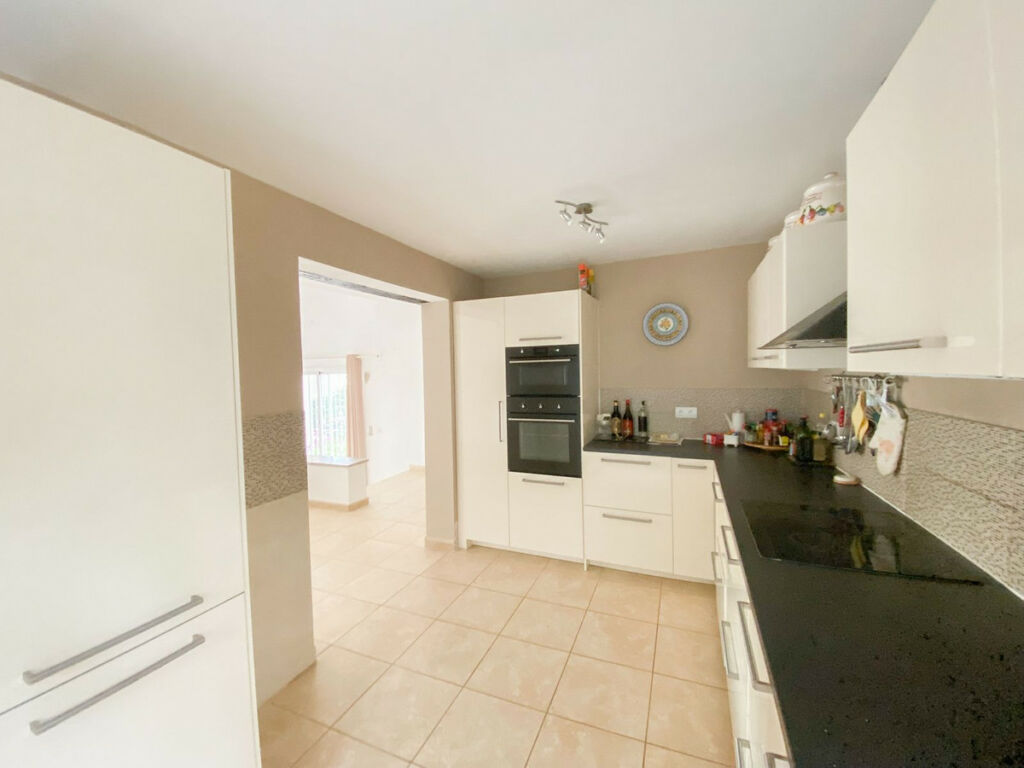 Detached Villa Calahonda Málaga - image 15
