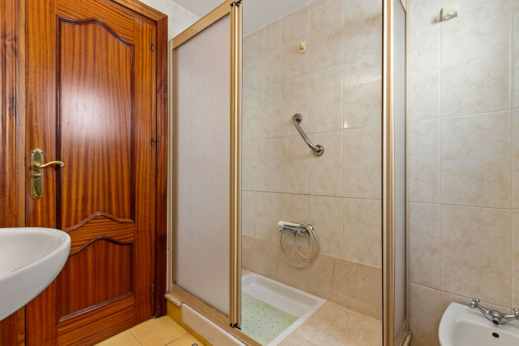 Middle Floor Apartment Los Boliches Málaga - image 16