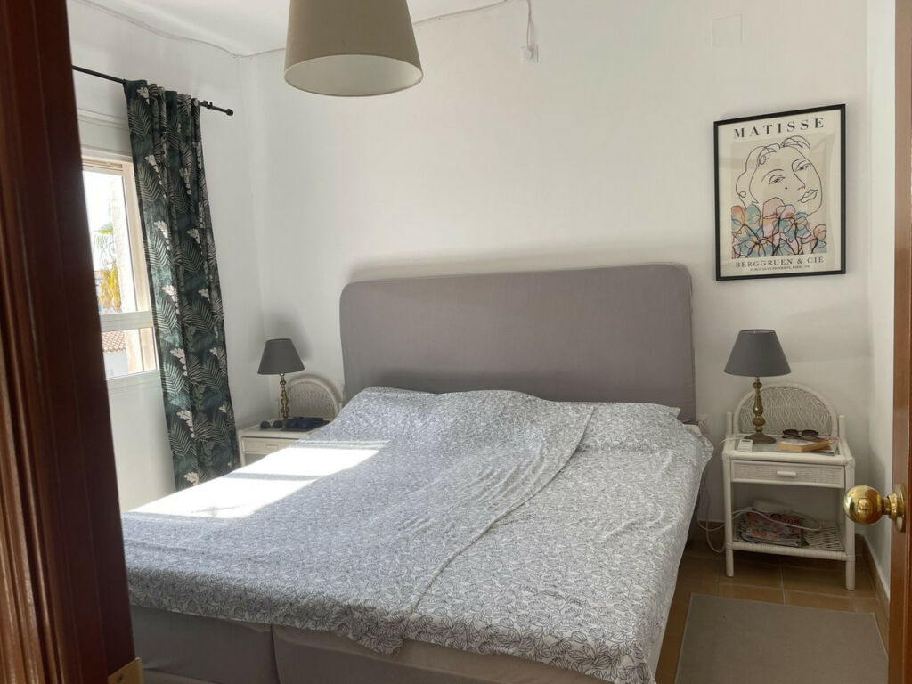 Middle Floor Apartment Estepona Málaga - image 15