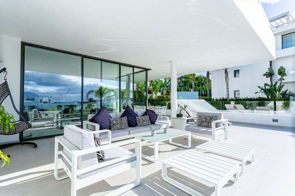 Middle Floor Apartment Estepona Málaga - image 15