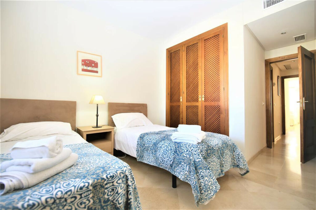 Middle Floor Apartment Estepona Málaga - image 15
