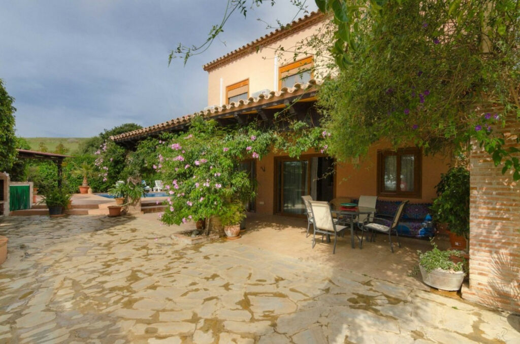 Detached Villa Estepona Málaga - image 15