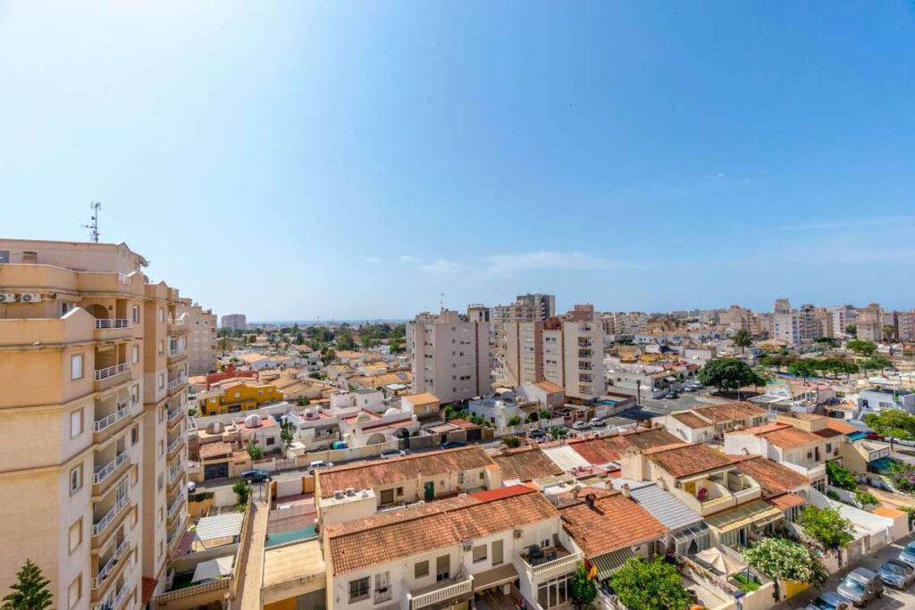 Middle Floor Apartment Torrevieja Alicante - image 16